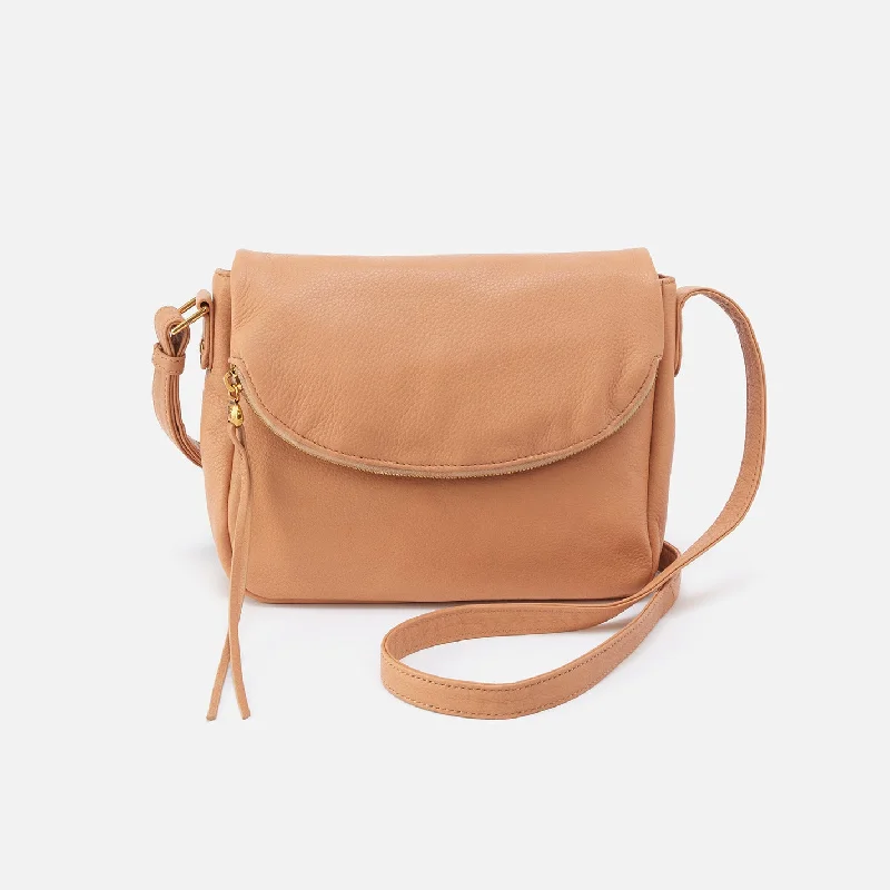 Fern Messenger Crossbody In Pebbled Leather - Sandstorm