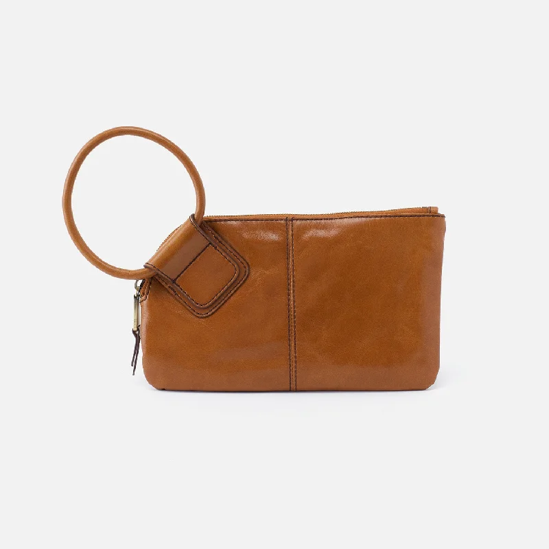 Sable Wristlet In Polished Leather - Truffle